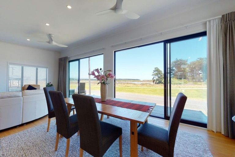 Photo of property in 2 Carter Crescent, Foxton Beach, Foxton, 4815