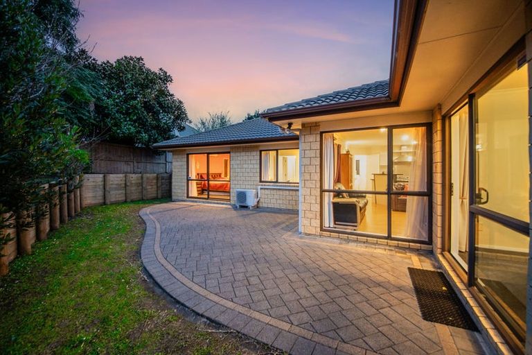 Photo of property in 11 Walter Haddrell Crescent, Flat Bush, Auckland, 2016