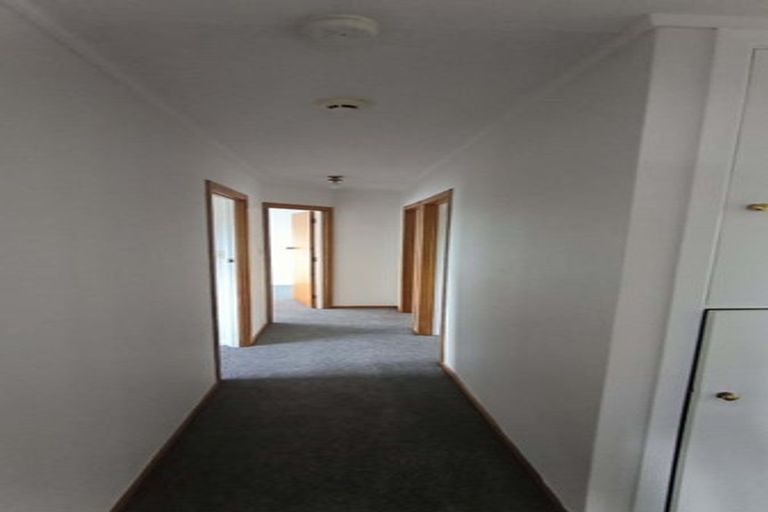 Photo of property in 327 Wairau Road, Totara Vale, Auckland, 0627