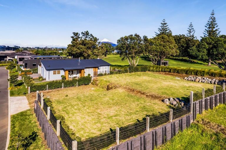 Photo of property in 15 Kotare Drive, Waiwhakaiho, New Plymouth, 4312