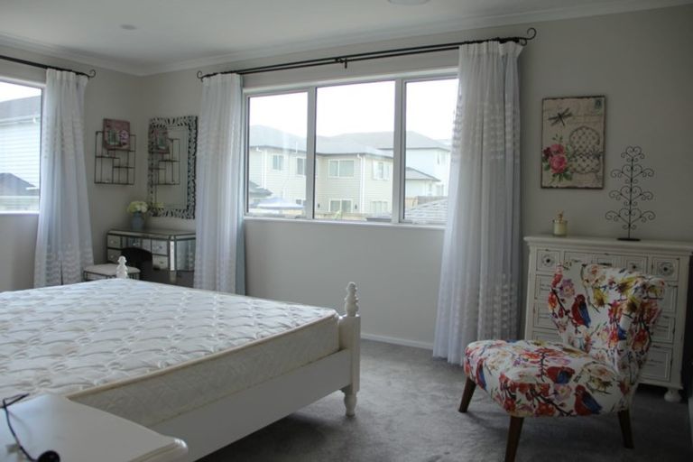 Photo of property in 3 Ascension Crescent, Orewa, 0931