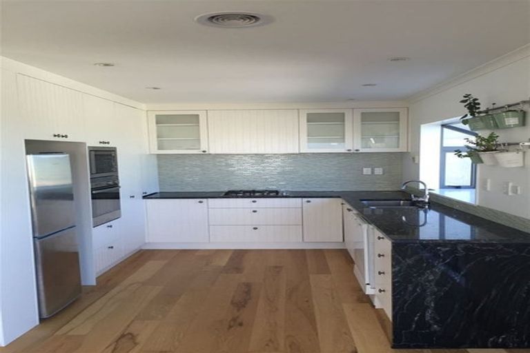 Photo of property in 73 Dress Circle, Newlands, Wellington, 6037