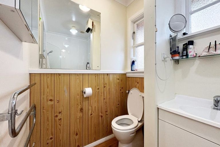 Photo of property in 2 Cole Grove, Wallaceville, Upper Hutt, 5018