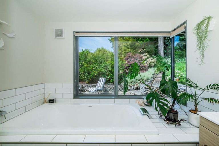 Photo of property in 4 Ferndale Drive, Waikanae, 5036