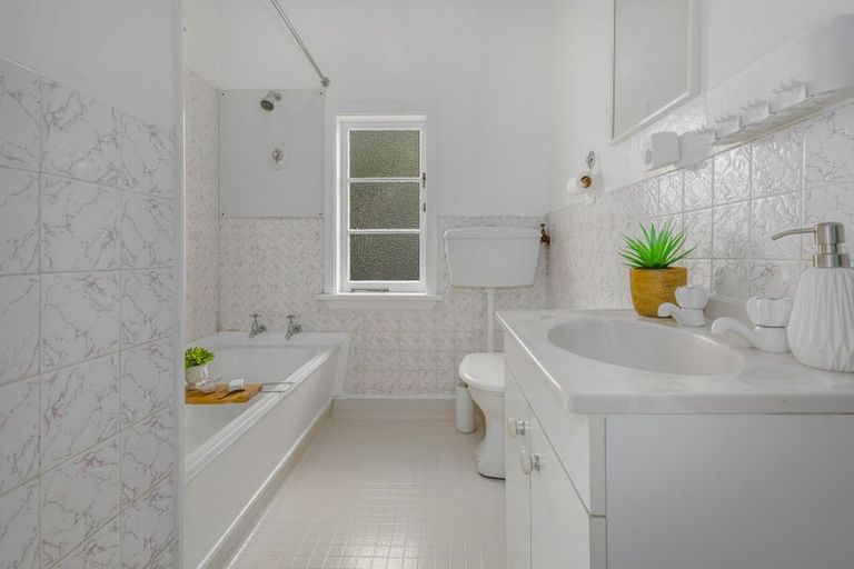 Photo of property in 1 Raebern Lane, Raumati Beach, Paraparaumu, 5032