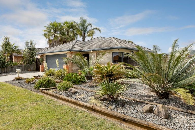 Photo of property in 34 Mcleod Place, Papamoa Beach, Papamoa, 3118