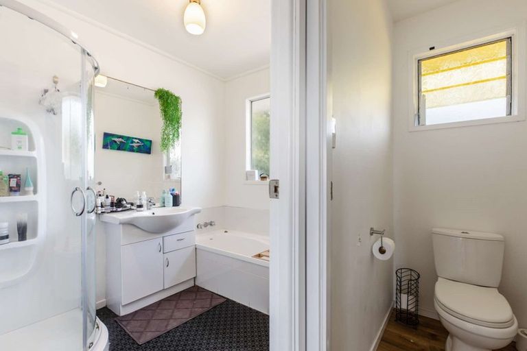 Photo of property in 1/16 Stanley Road, Glenfield, Auckland, 0629