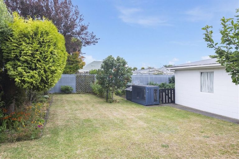 Photo of property in 18 Camelia Place, Islington, Christchurch, 8042
