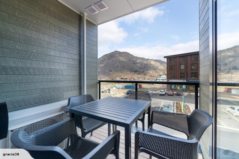 Photo of property in Wyndham Gardens Apartments, 411/30 Red Oaks Drive, Frankton, Queenstown, 9300