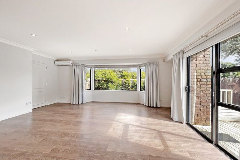 Photo of property in 1/17 Milford Road, Milford, Auckland, 0620