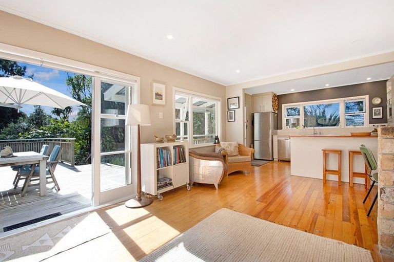 Photo of property in 80 Mountain Road, Henderson Valley, Auckland, 0612