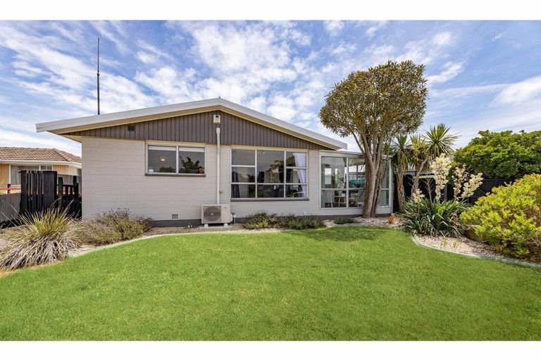Photo of property in 45 Cottonwood Street, Parklands, Christchurch, 8083