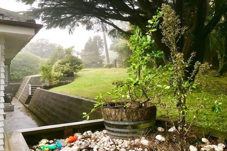 Photo of property in 15 Horokiwi Road West, Newlands, Wellington, 6037