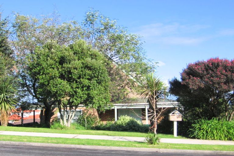 Photo of property in 27 Ransom Smyth Drive, Goodwood Heights, Auckland, 2105