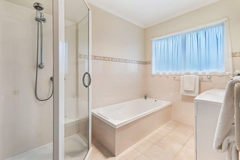 Photo of property in 15 Alice Avenue, Orewa, 0931