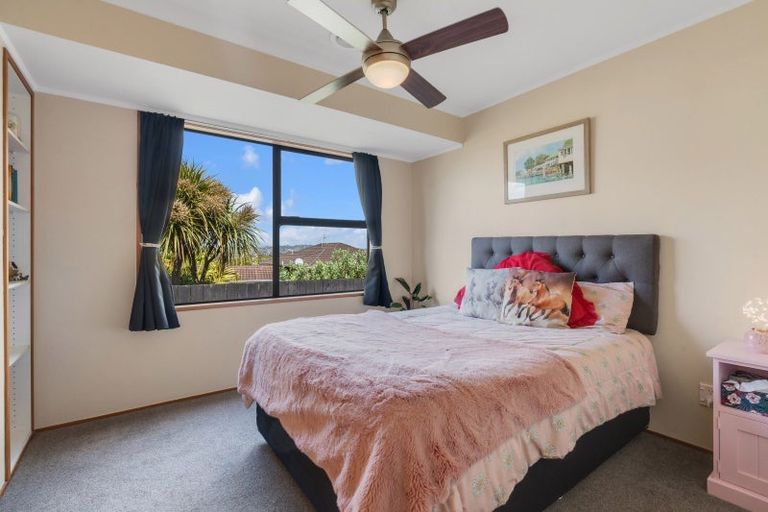 Photo of property in 6 Citation Way, Botany Downs, Auckland, 2010