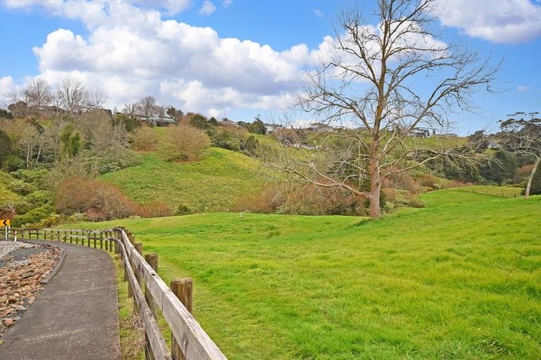 Photo of property in 12 Regis Lane, Flat Bush, Auckland, 2019
