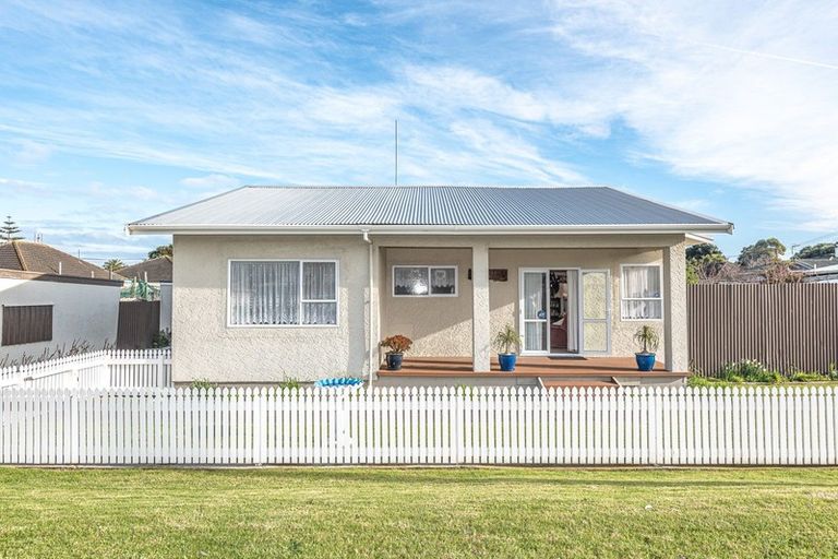Photo of property in 27 Miro Street, Castlecliff, Whanganui, 4501