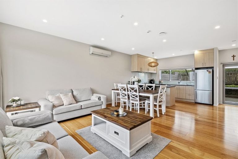 Photo of property in 8/147 Albany Highway, Unsworth Heights, Auckland, 0632