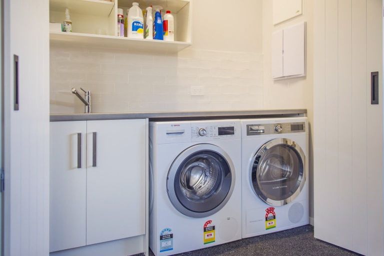 Photo of property in 2 Romeo Place, Whitianga, 3510