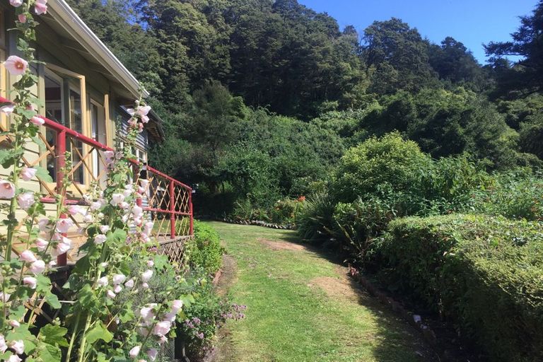 Photo of property in 16 Morepork Lane, Waipori Falls, Outram, 9073