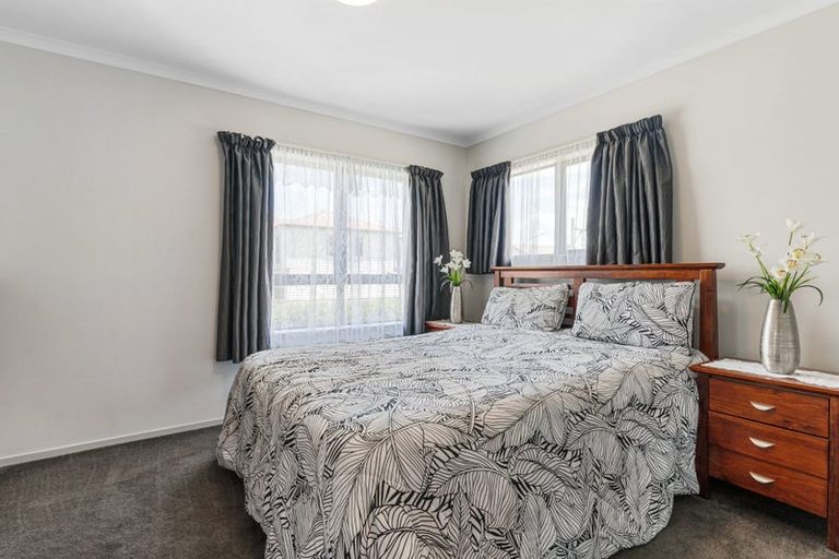 Photo of property in 24 Tutuwhatu Crescent, Weymouth, Auckland, 2103