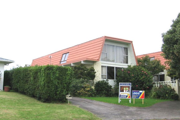 Photo of property in 17 Ganymede Place, Half Moon Bay, Auckland, 2012
