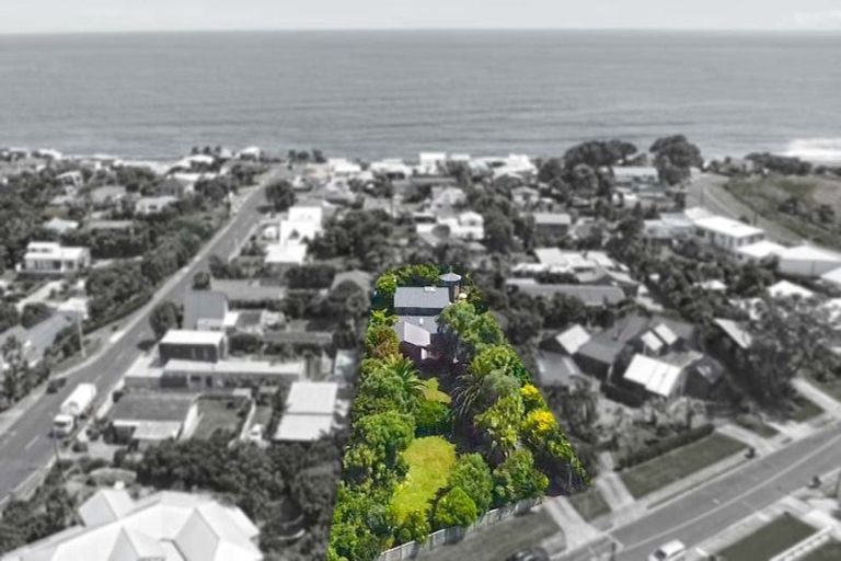 Photo of property in 7-9 Mace Terrace, Oakura, 4314