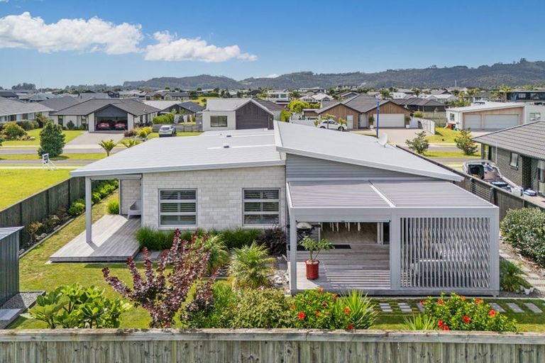 Photo of property in 8 Onerere Drive, Whitianga, 3510