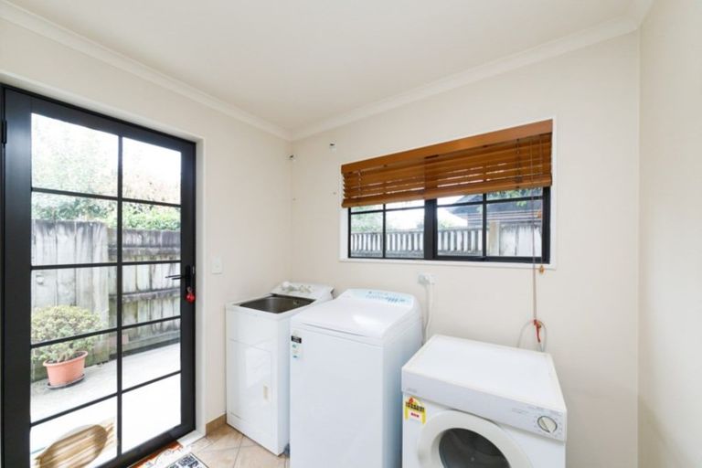 Photo of property in 102 Jickell Street, Hokowhitu, Palmerston North, 4410