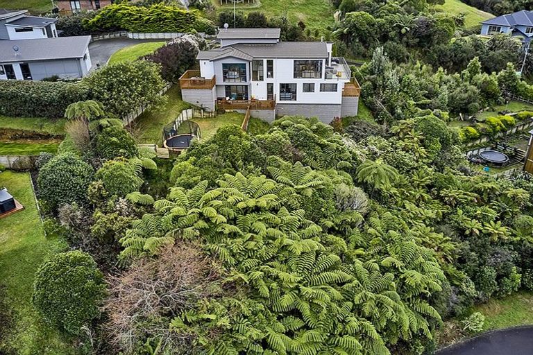 Photo of property in 15 Swain Grove, Riverstone Terraces, Upper Hutt, 5018