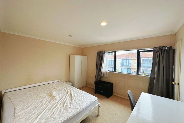 Photo of property in Tuscany Way, 17/3 Ambrico Place, New Lynn, Auckland, 0600