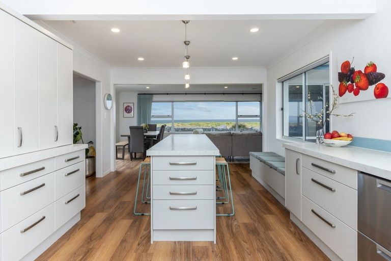 Photo of property in 60 Le Quesne Road, Bay View, Napier, 4104