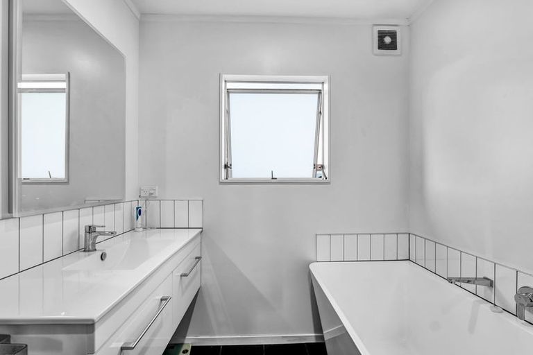 Photo of property in 52 Murray Avenue, Hawera, 4610