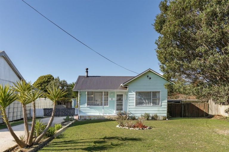 Photo of property in 59 Romilly Street, Westport, 7825