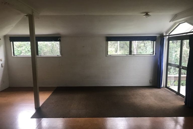 Photo of property in 24 Valley Road, Northcote, Auckland, 0626