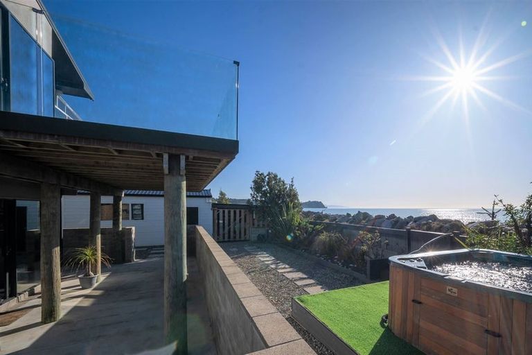 Photo of property in 21 Broadsea Avenue, Ruby Bay, Mapua, 7005