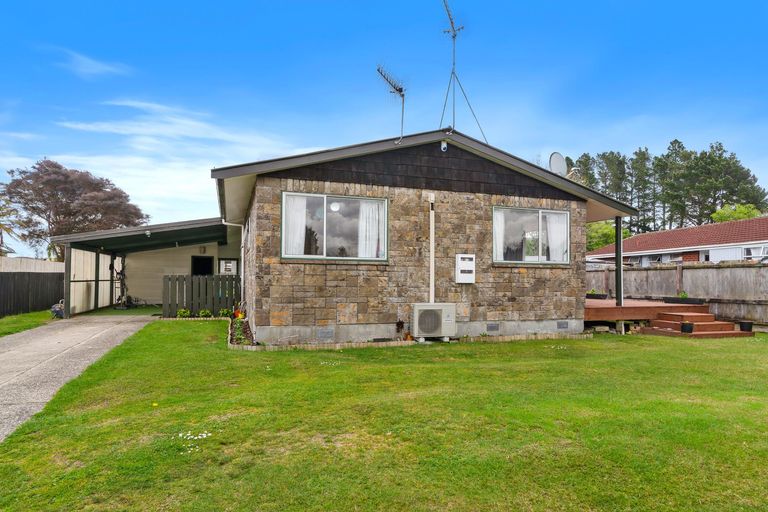 Photo of property in 95 Aquarius Drive, Kawaha Point, Rotorua, 3010