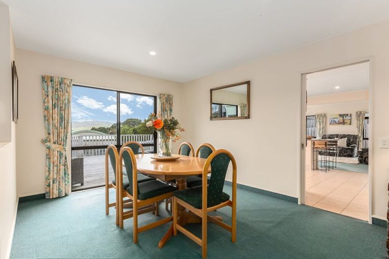 Photo of property in 31 Lanyon Place, Whitby, Porirua, 5024