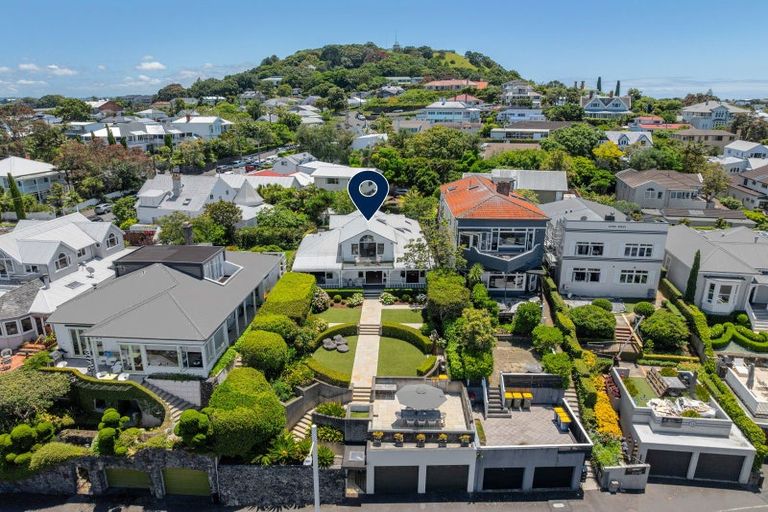 Photo of property in 11 King Edward Parade, Devonport, Auckland, 0624