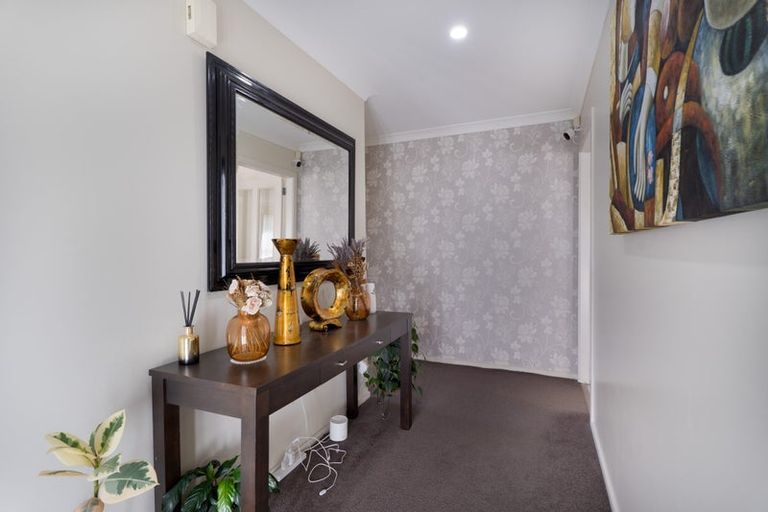 Photo of property in 42 Tongariro Drive, Aotea, Porirua, 5024