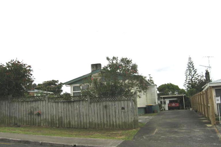 Photo of property in 16 Eskdale Road, Birkdale, Auckland, 0626