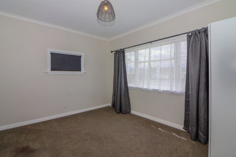 Photo of property in 15 Winchester Street, Levin, 5510