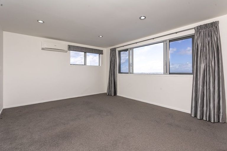 Photo of property in 4 Ravello Rise, Flat Bush, Auckland, 2019
