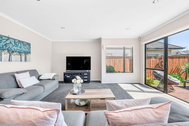 Photo of property in 14 Heidi Crescent, Flat Bush, Auckland, 2016