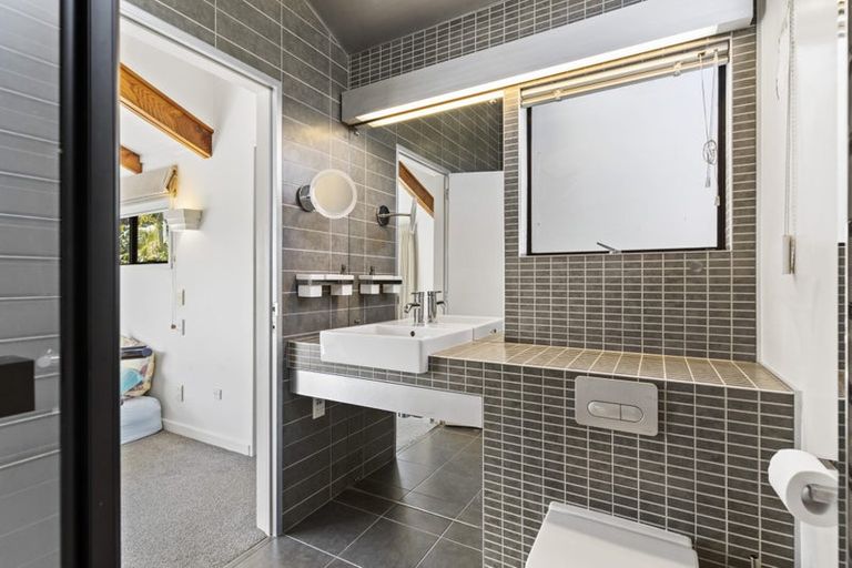 Photo of property in 5 Telephone Road, Birkenhead, Auckland, 0626