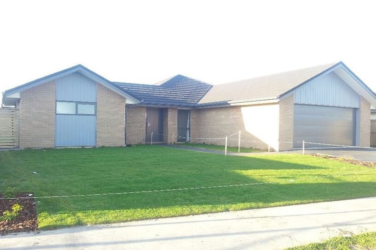 Photo of property in 8 Loeb Place, Rolleston, 7614