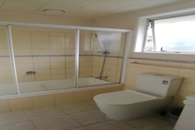 Photo of property in 28a Butterworth Drive, Glendene, Auckland, 0602