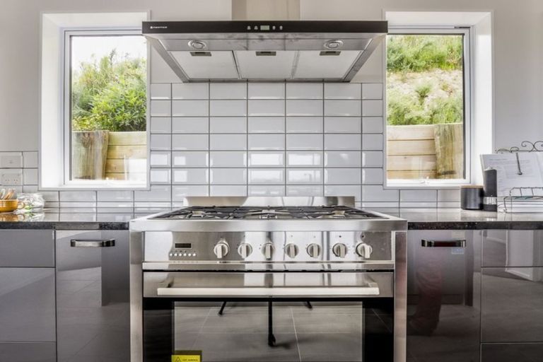 Photo of property in 103 Kakariki Grove, Waikanae, 5036