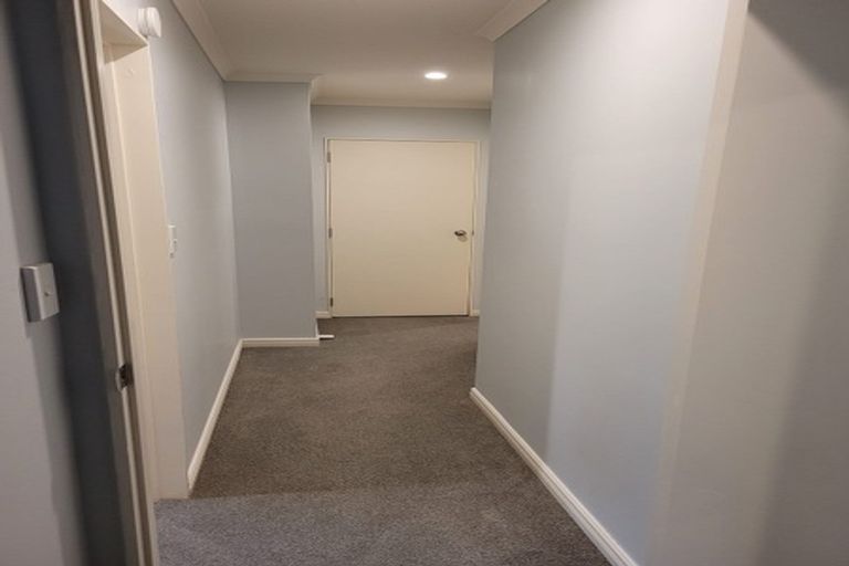 Photo of property in 11a Viridian Lane, Greenhithe, Auckland, 0632